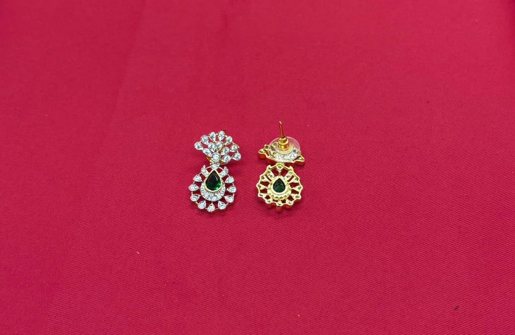 Gj polish Green Stone With Flower Designed Short Necklace