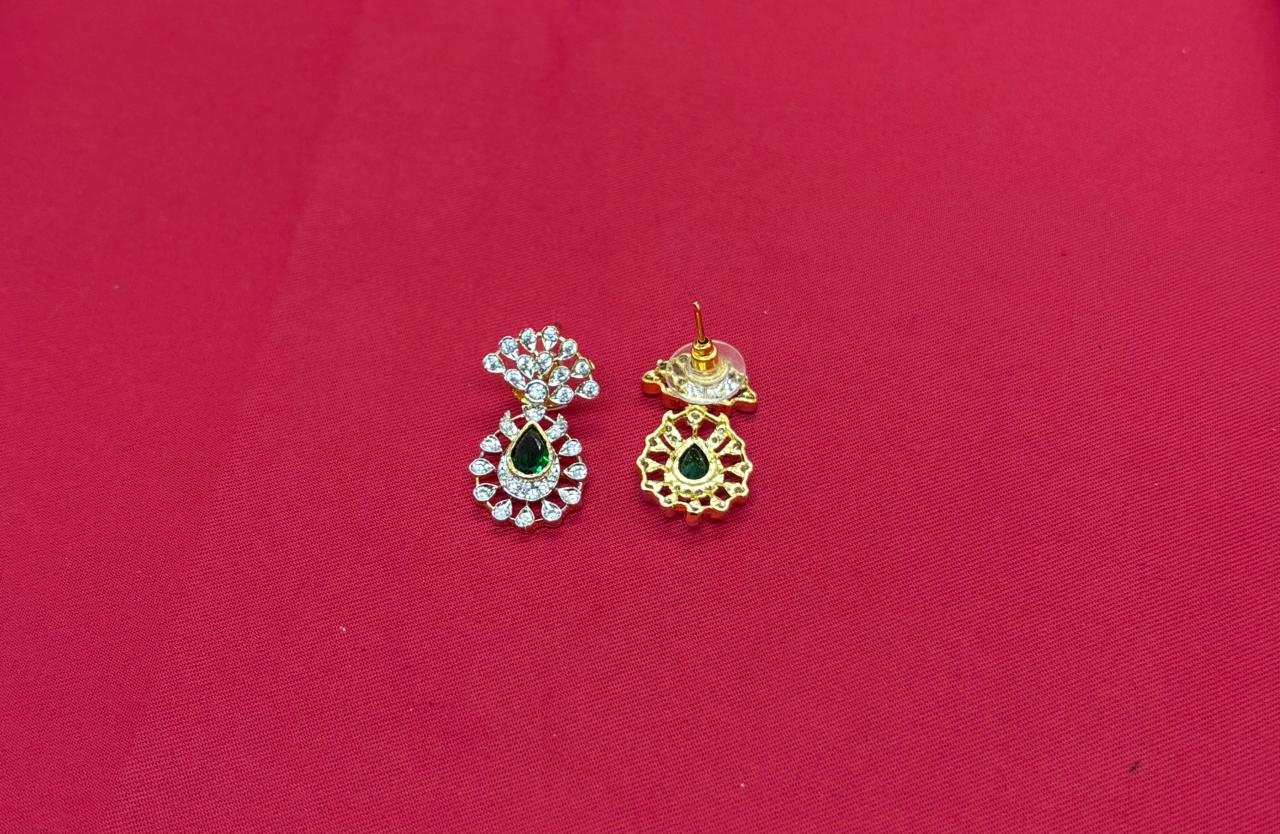 Gj polish Green Stone With Flower Designed Short Necklace