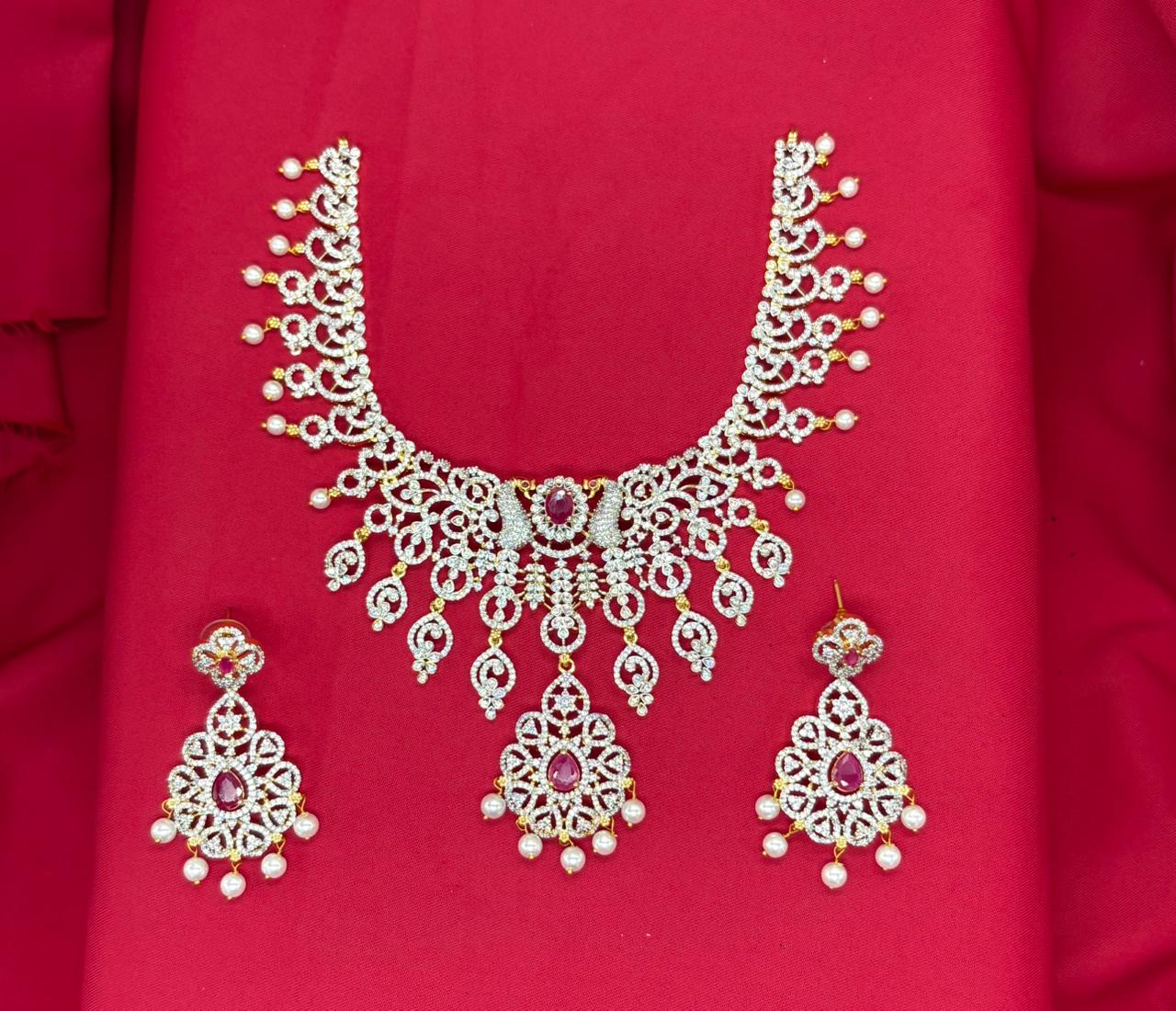 Gj polish White Pearls With Peacock Deigned Short Necklace