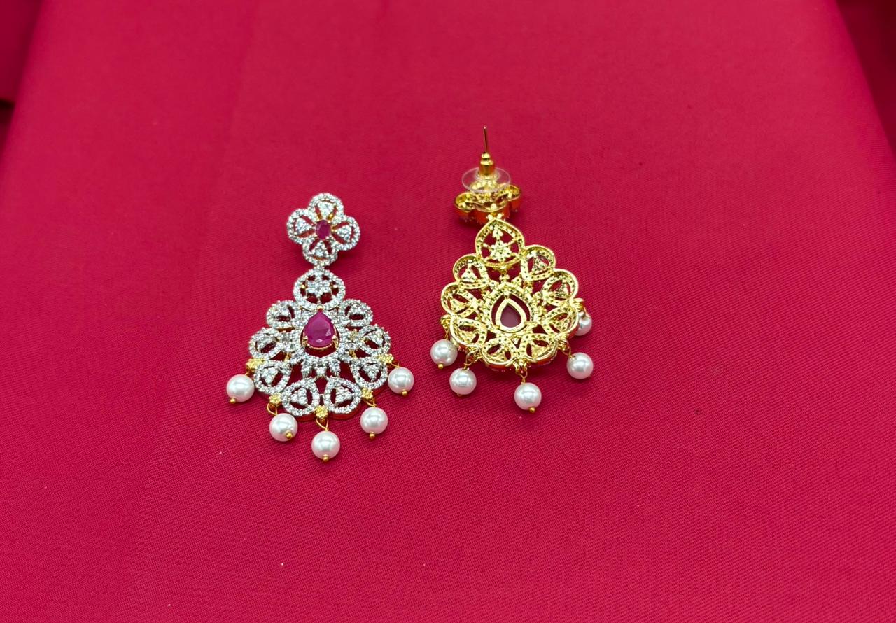 Gj polish White Pearls With Peacock Deigned Short Necklace