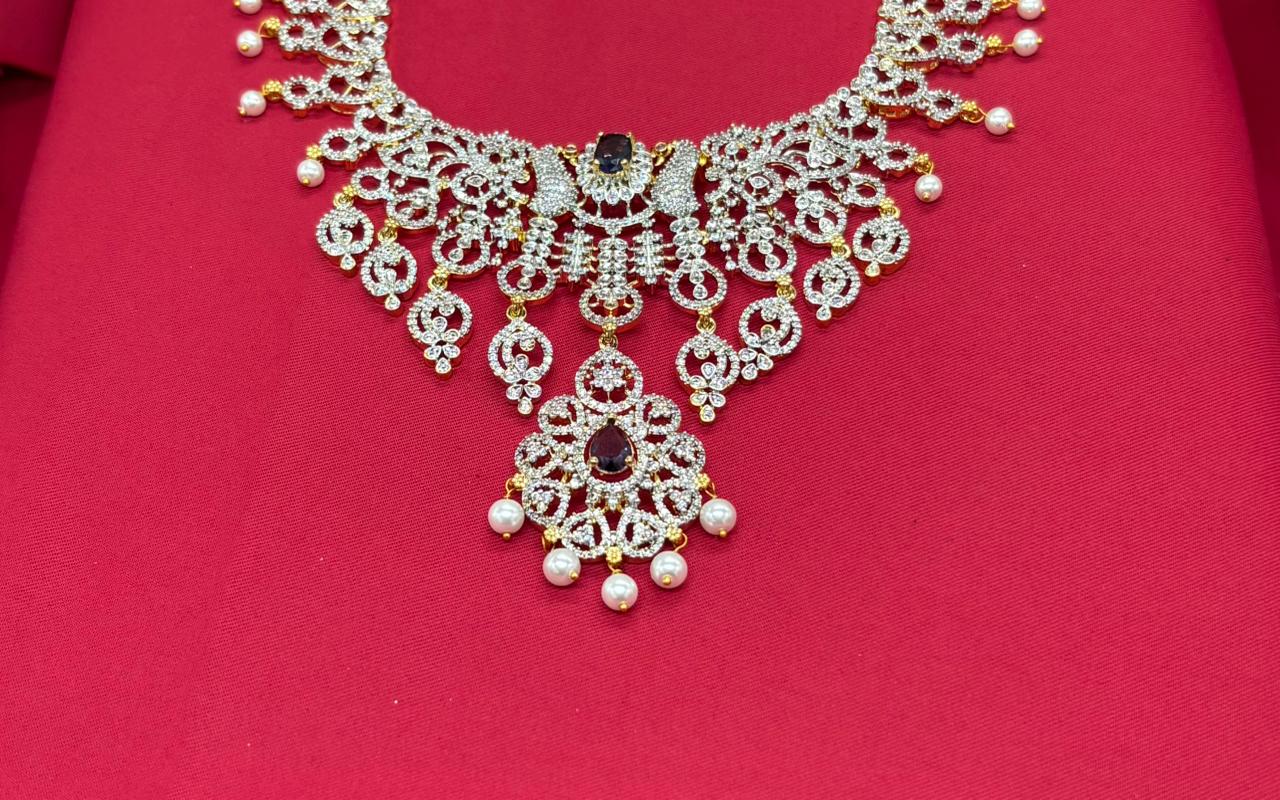 Gj polish White Pearls With Peacock Deigned Short Necklace