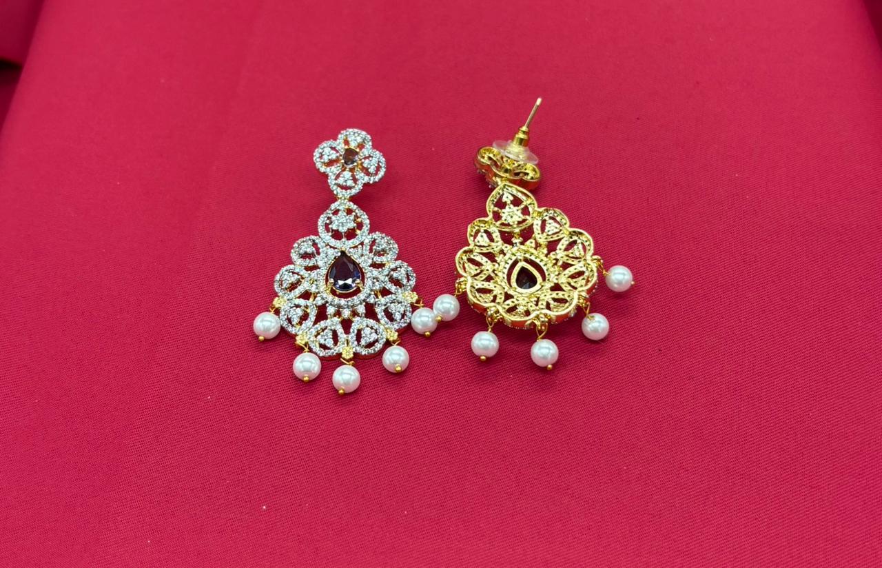 Gj polish White Pearls With Peacock Deigned Short Necklace