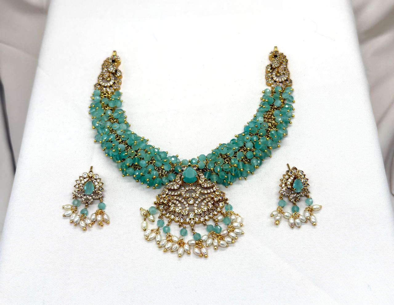 Mint-Green Onyx Gemstone Beads Short Necklace