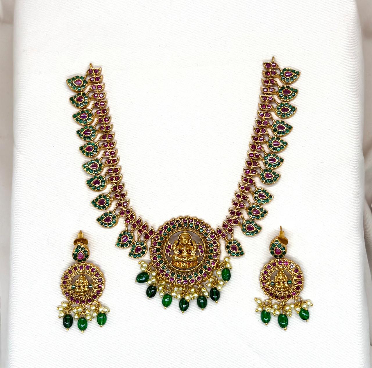 Jadau Kundan Short Necklace