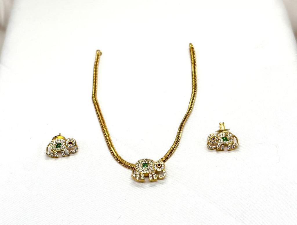 Gold finishing Elephant Small Pendent Short Necklace