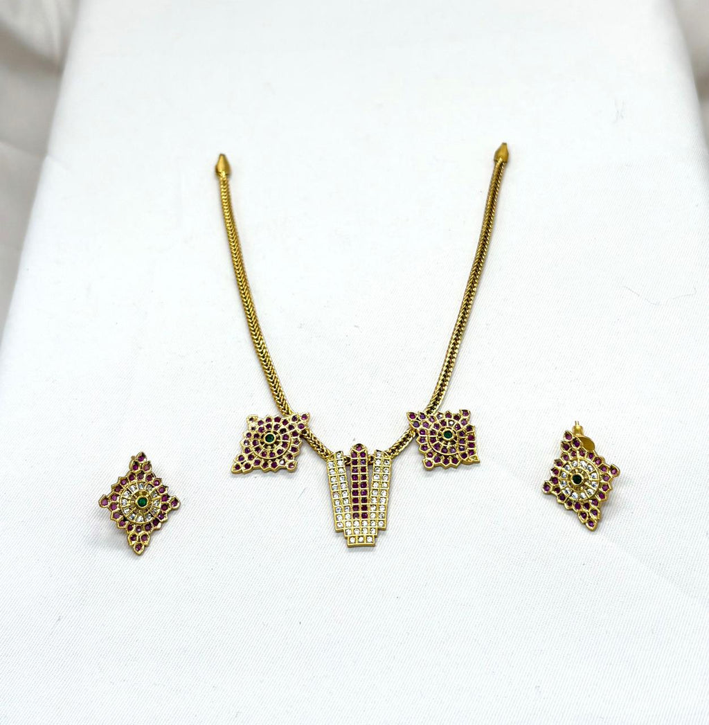 Gold finishing Short Necklace