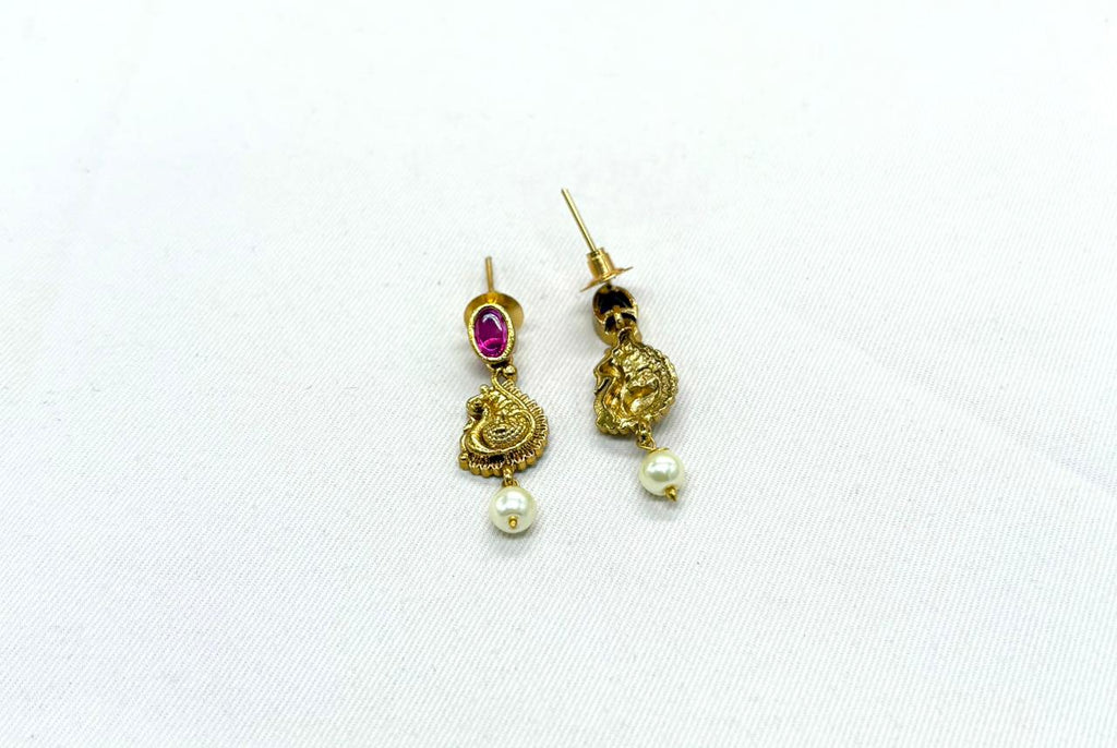 Gold finishing i Short Necklace