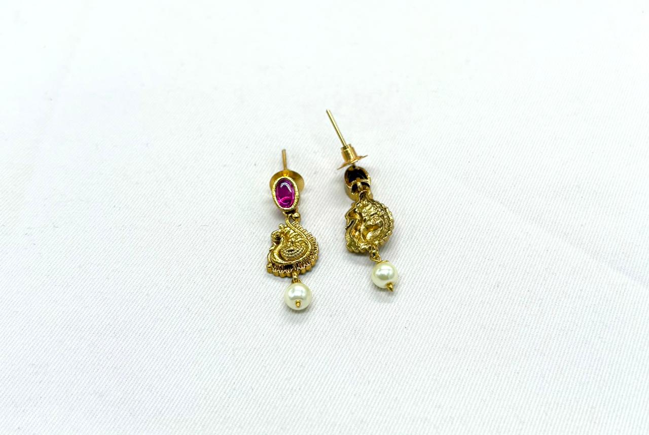 Gold finishing i Short Necklace