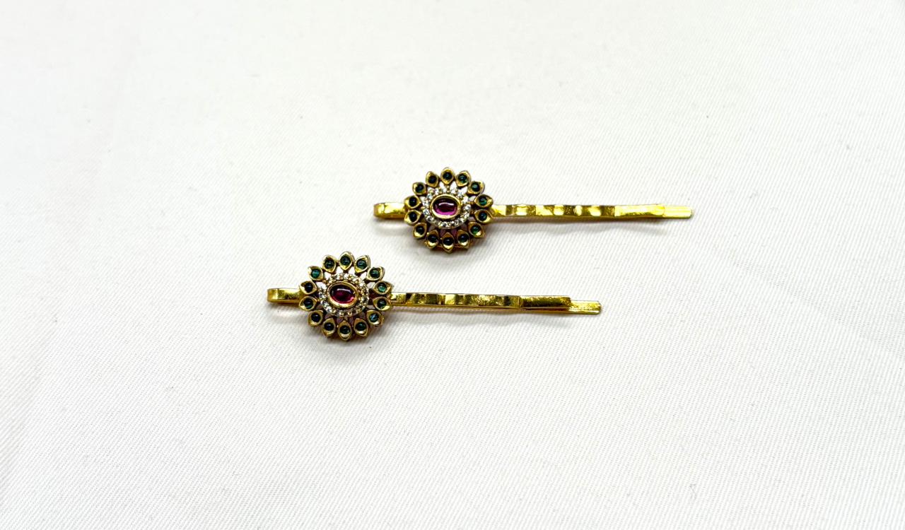 Victorian finishing With Small Green Stones Hair Clip