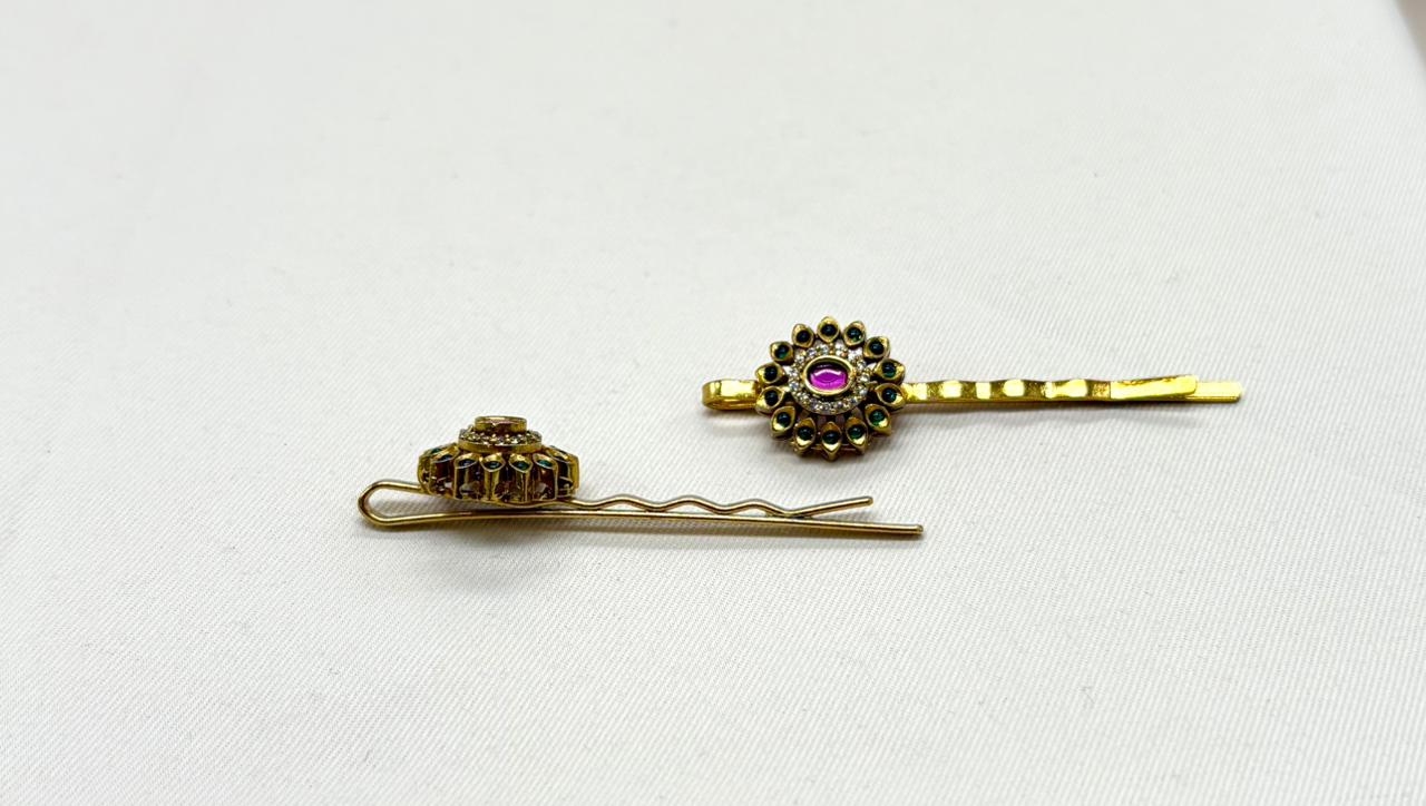 Victorian finishing With Small Green Stones Hair Clip