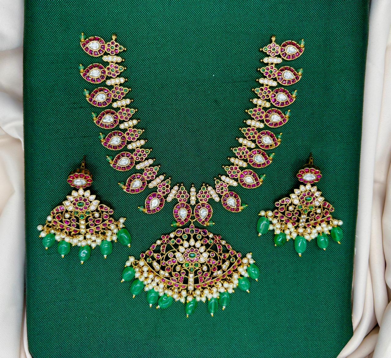 Jadau Kundan Short Necklace