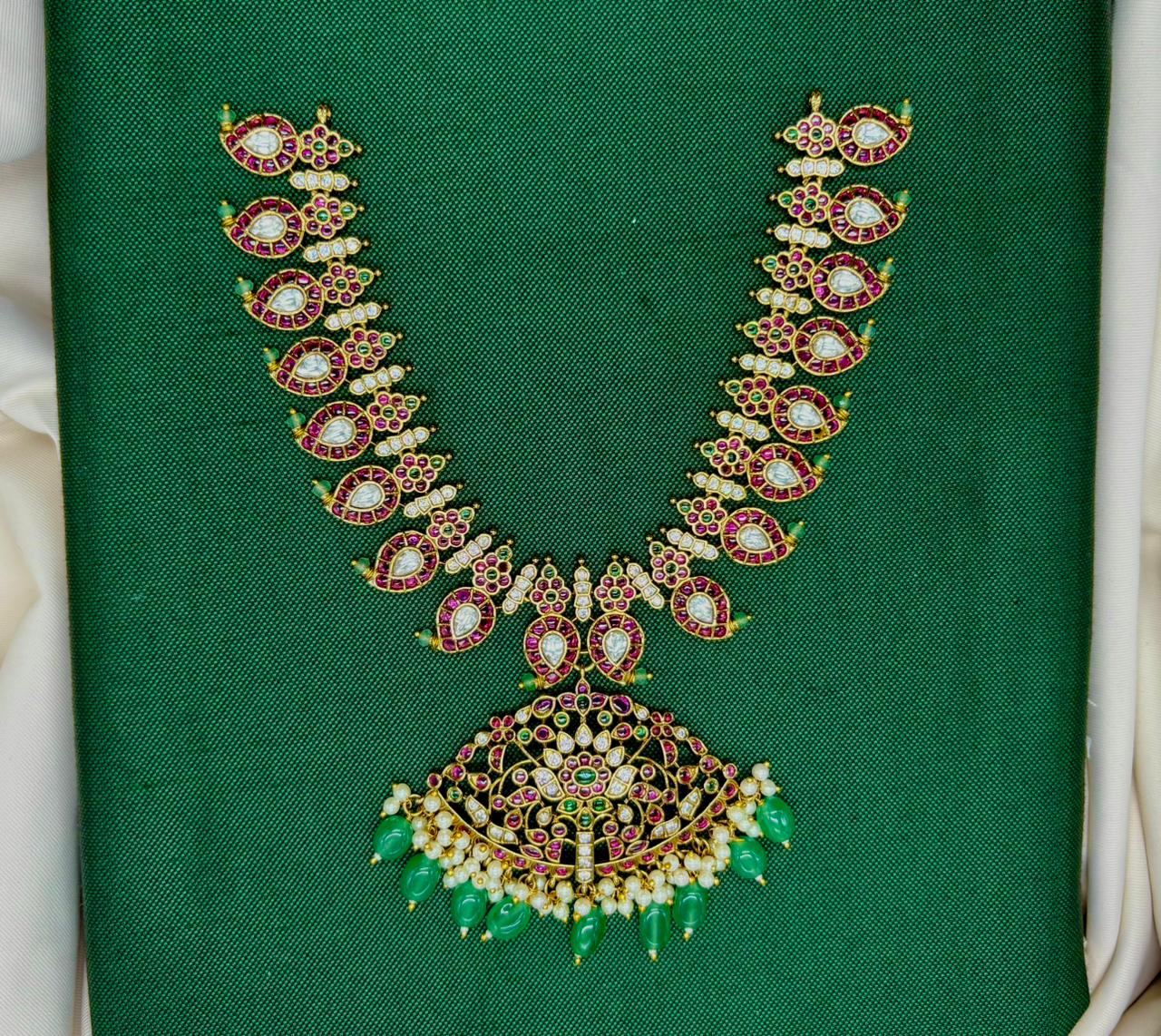 Jadau Kundan Short Necklace