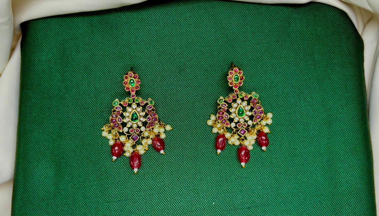 Jadau Kundan Short Necklace