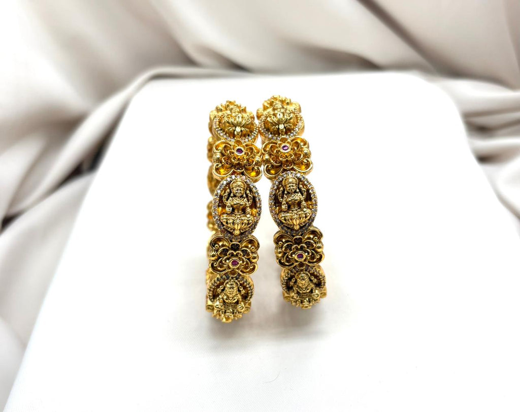 Nakshi finishing with Lord Lakshmi Bangle