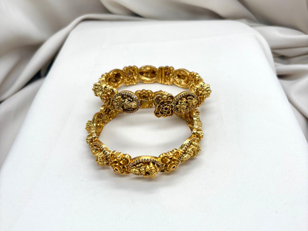 Nakshi finishing with Lord Lakshmi Bangle