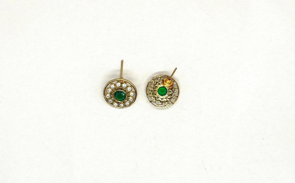 Victorian finishing With Green Stones Short Necklace