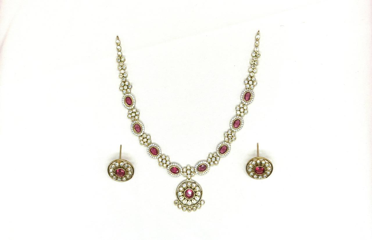 Victorian finishing With Red Stones Short Necklace