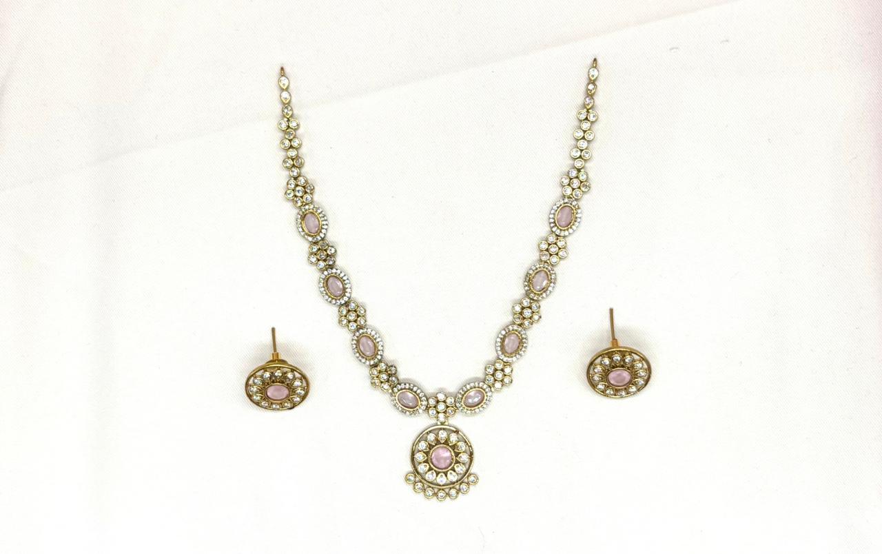 Victorian finishing With Pink Stones Short Necklace