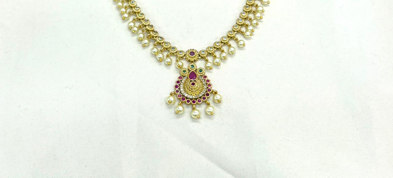 Matte finishing With White Pearls Short Necklace