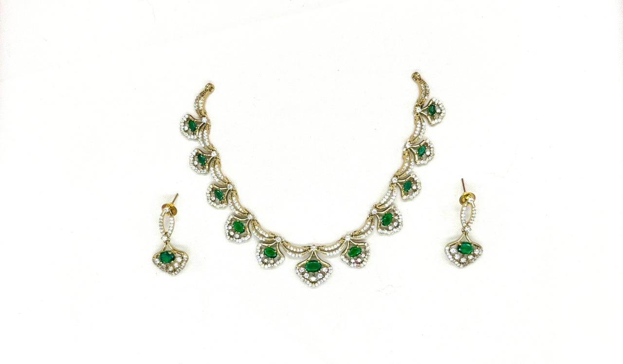 Victorian Green-Stone Short Necklace