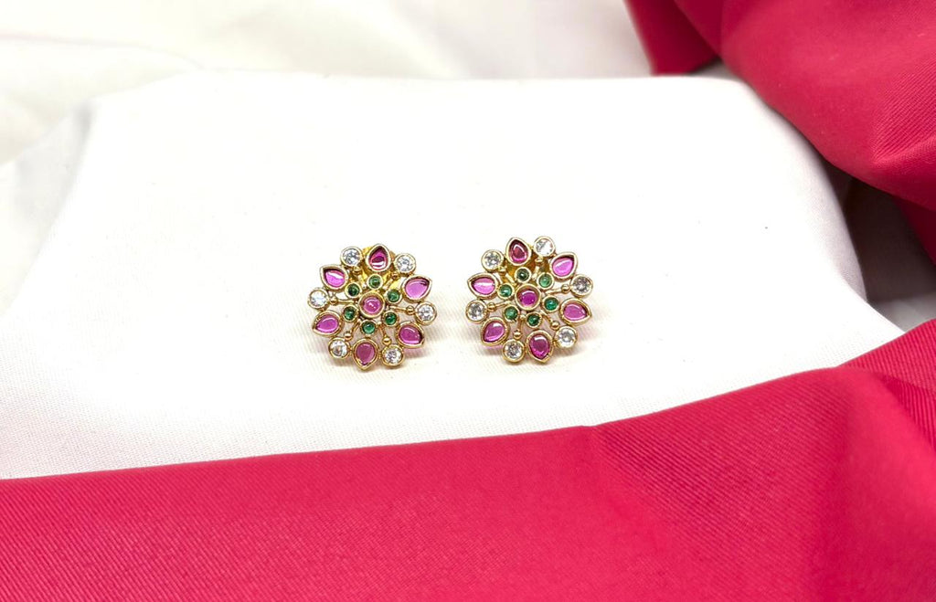 gold-tone kempu & AD stone floral stud earring