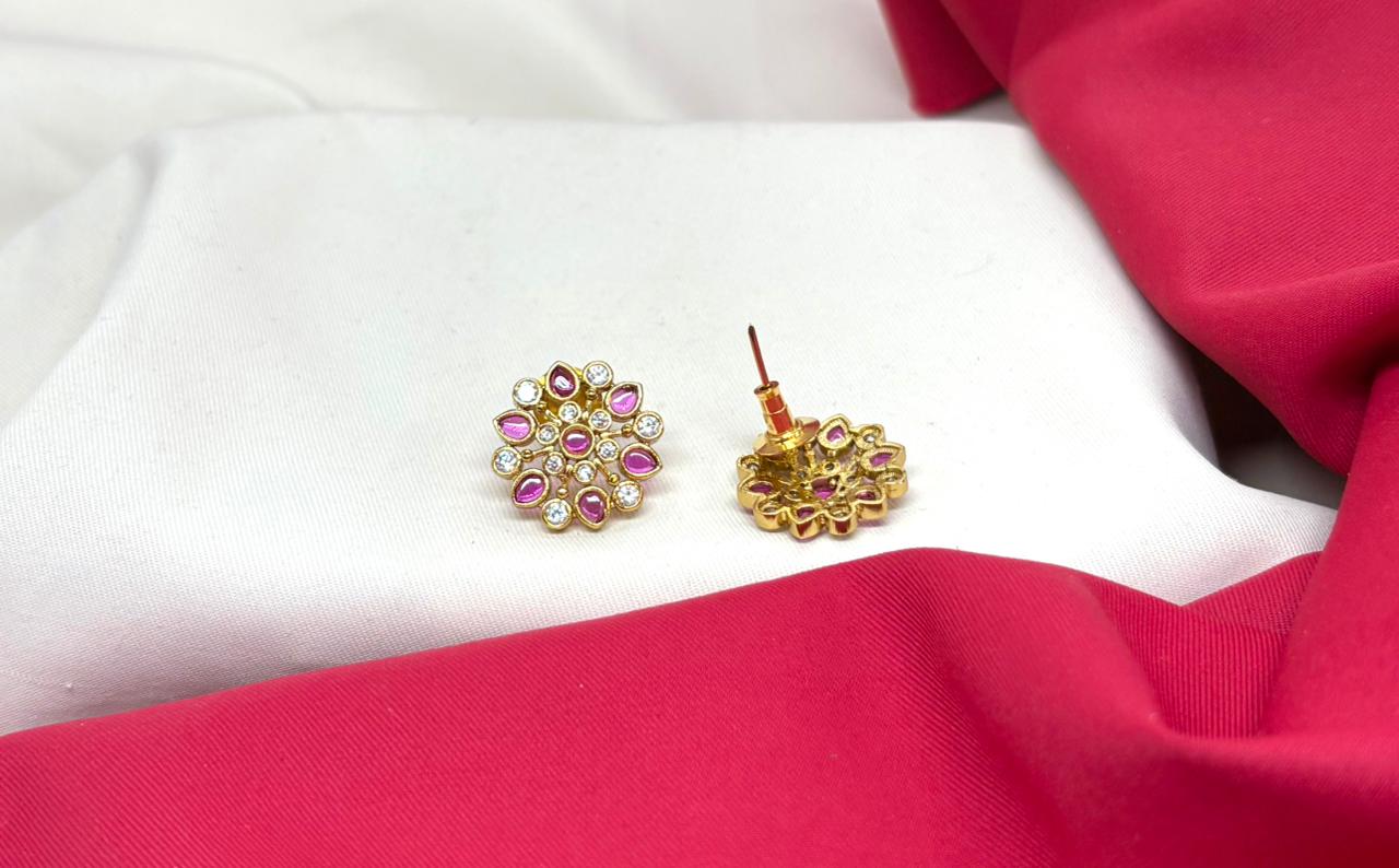 Gold-tone kempu & AD stone floral stud earring