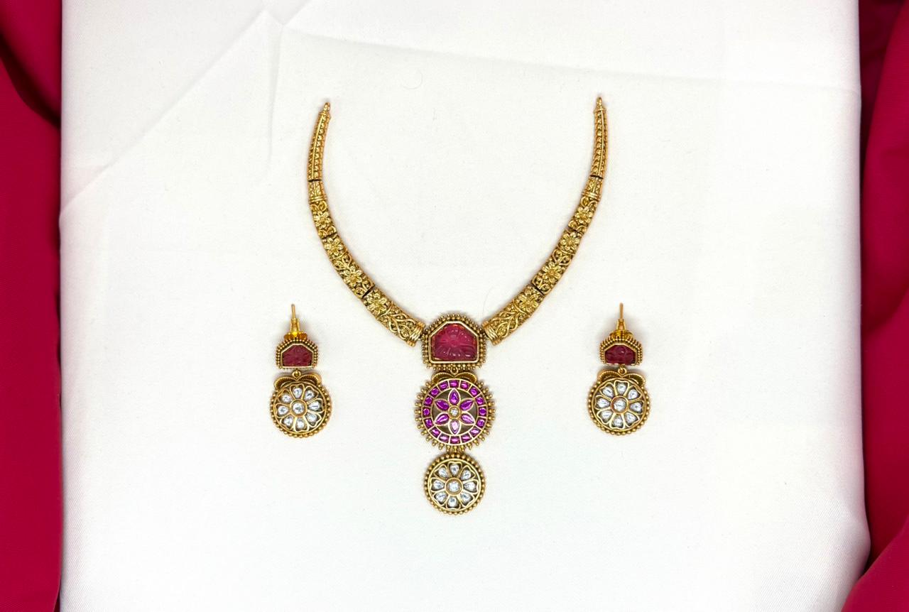 Gold-plated Red kempu Stone Short Kanti
