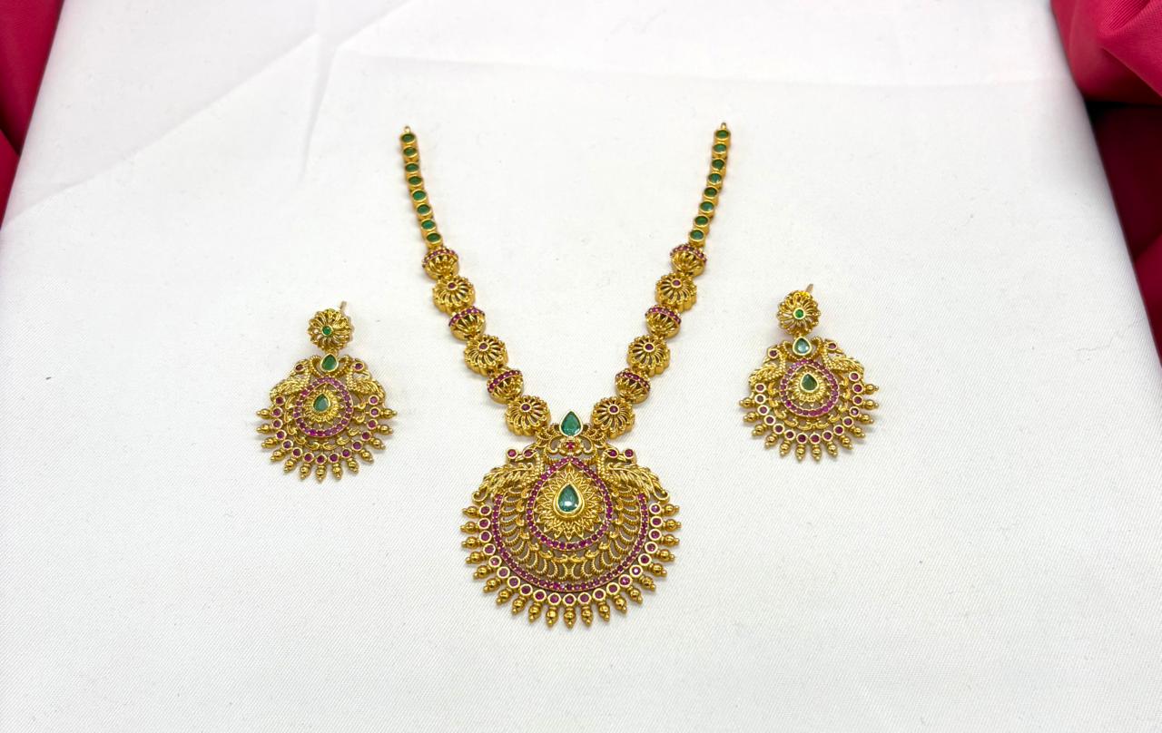 Elegant Emerald Stone Peacock Short Necklace