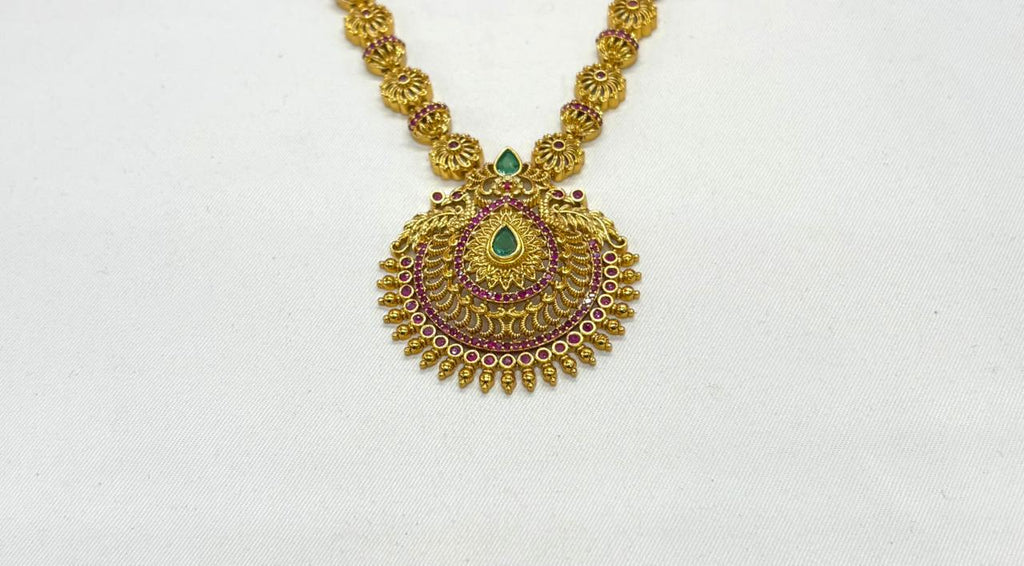 Elegant Emerald Stone Peacock Short Necklace
