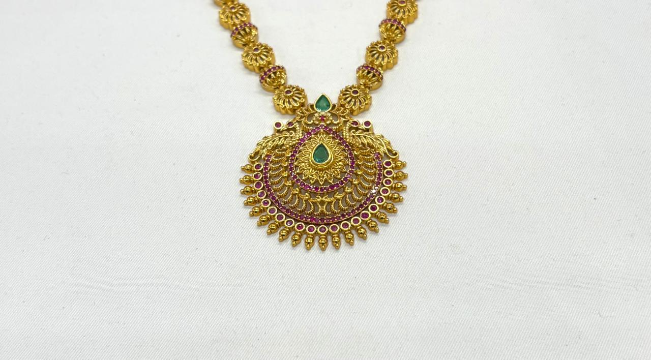 Elegant Emerald Stone Peacock Short Necklace