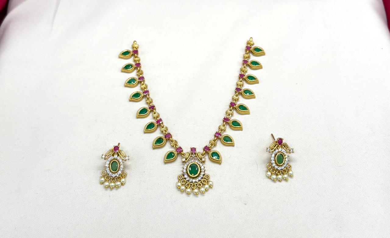 Matte finishing Leaf designed Short Necklace