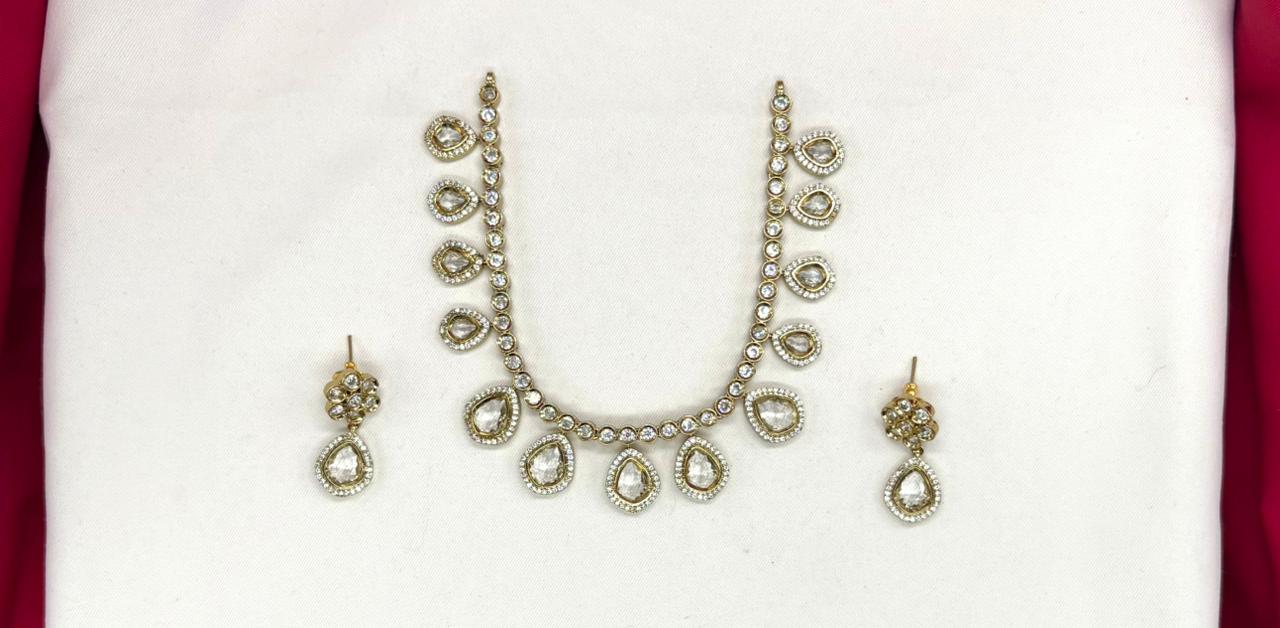 Mehndi finishing White-Stones Short Necklace