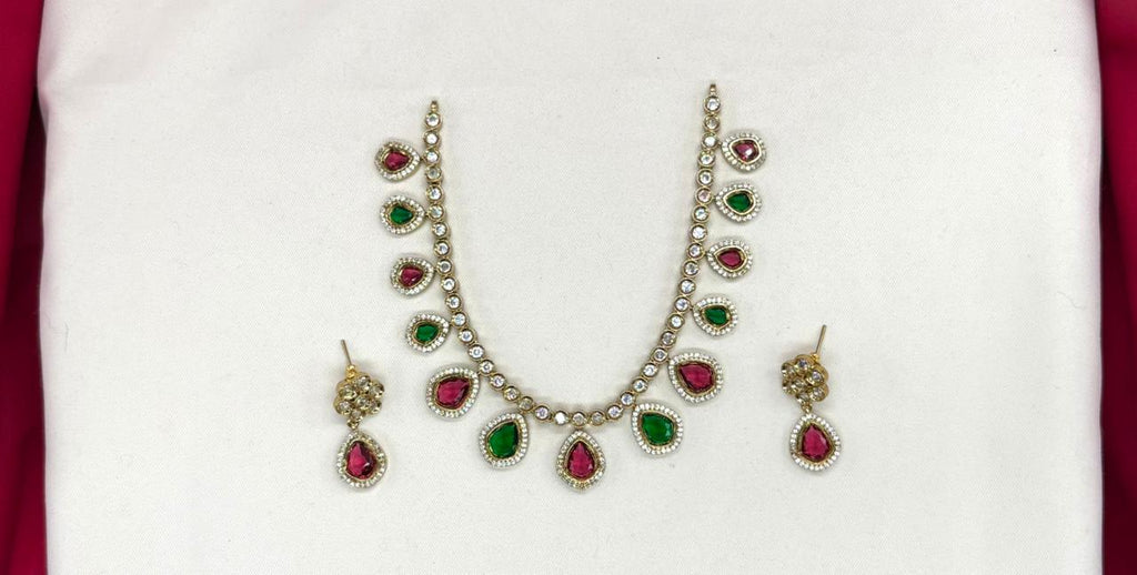 Mehndi finishing Multi-Stones Short Necklace