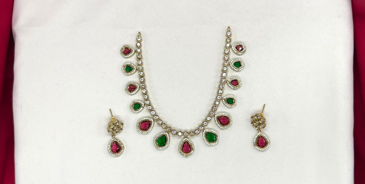 Mehndi finishing Multi-Stones Short Necklace