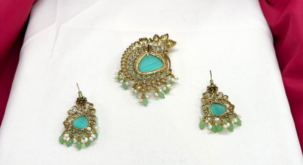 Victorian finishing with Light-Blue stone Flower designed Locket