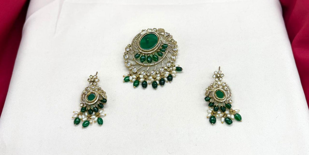 Victorian finishing with Green stone Flower designed Locket