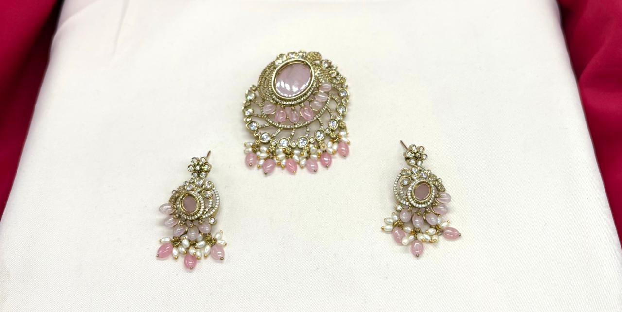 Victorian finishing with Baby-pink stone Flower designed Locket