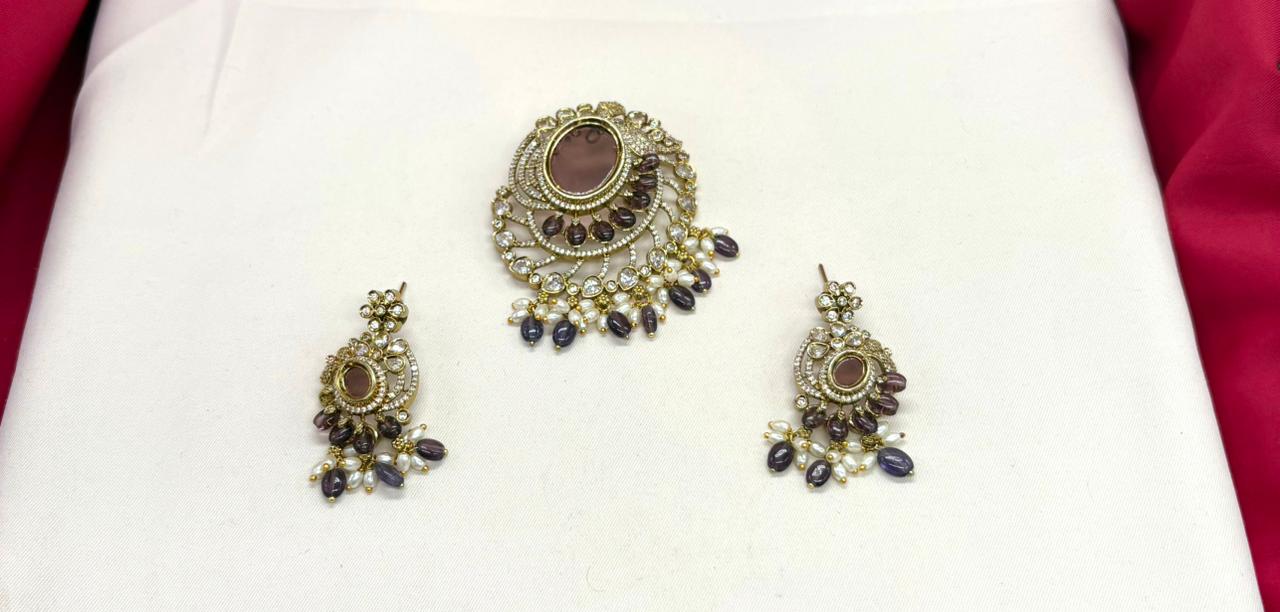 Victorian finishing with Brown stone Flower designed Locket