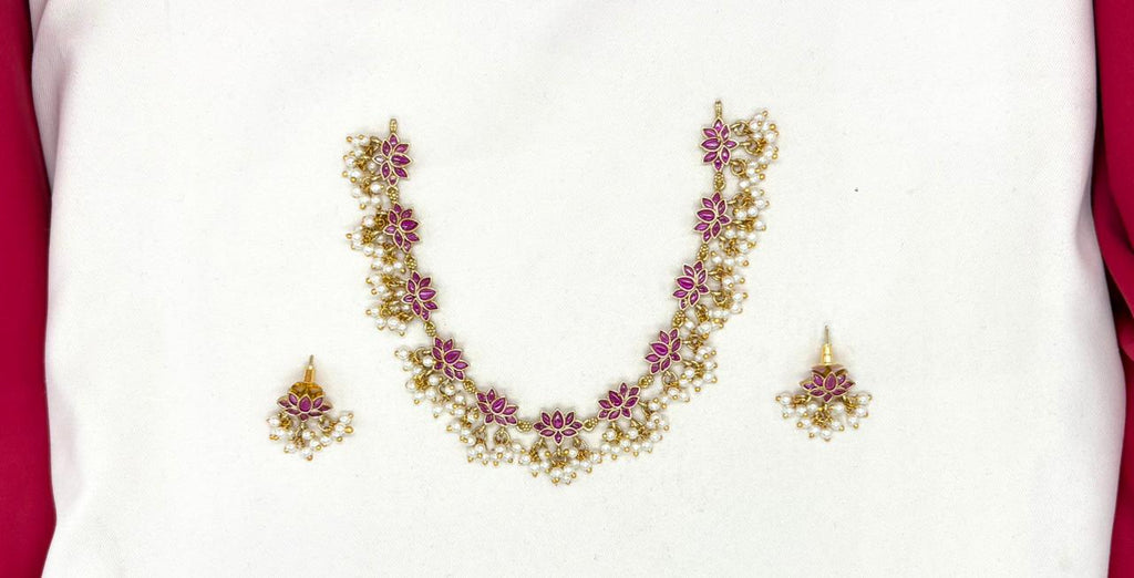 Elegant Lotus prarl Short Necklace