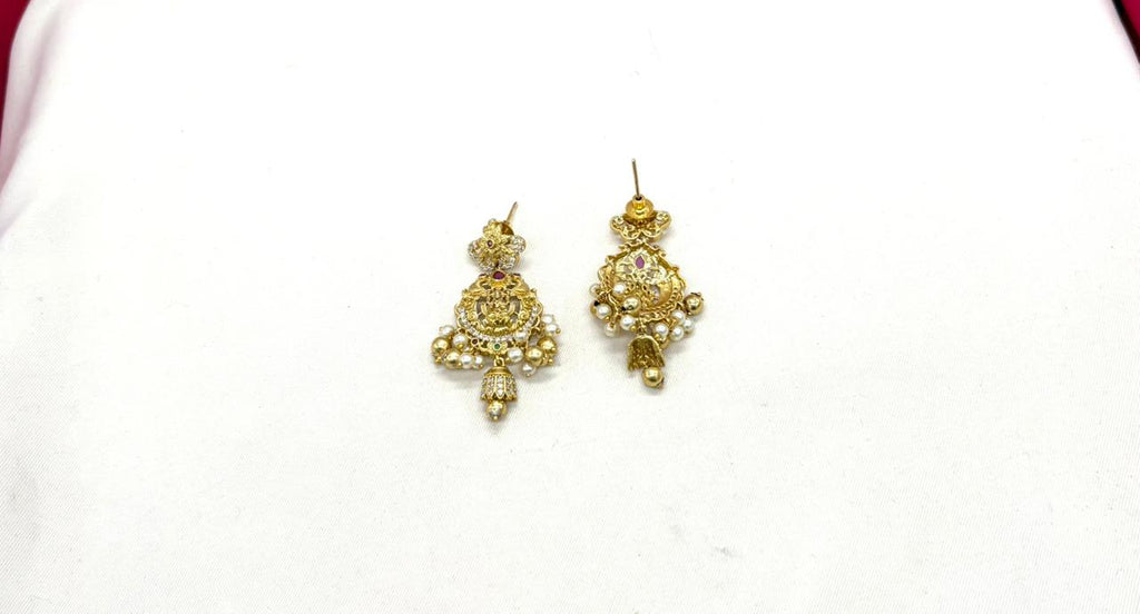 Matte finishing Lord Lakshmi with Golden ball Short Necklace