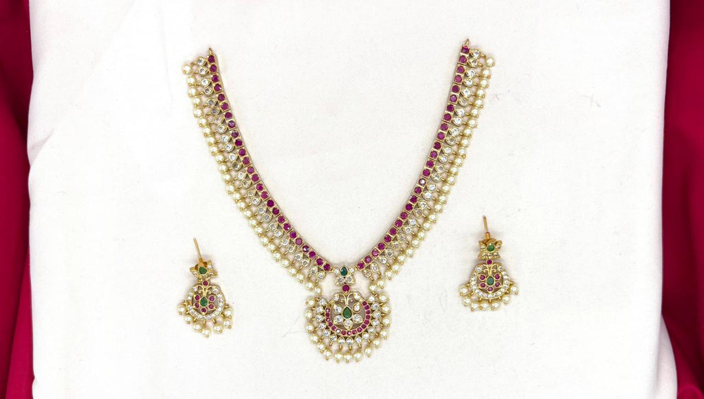 Matte finishing with Pink & White with white pearls Short Necklace