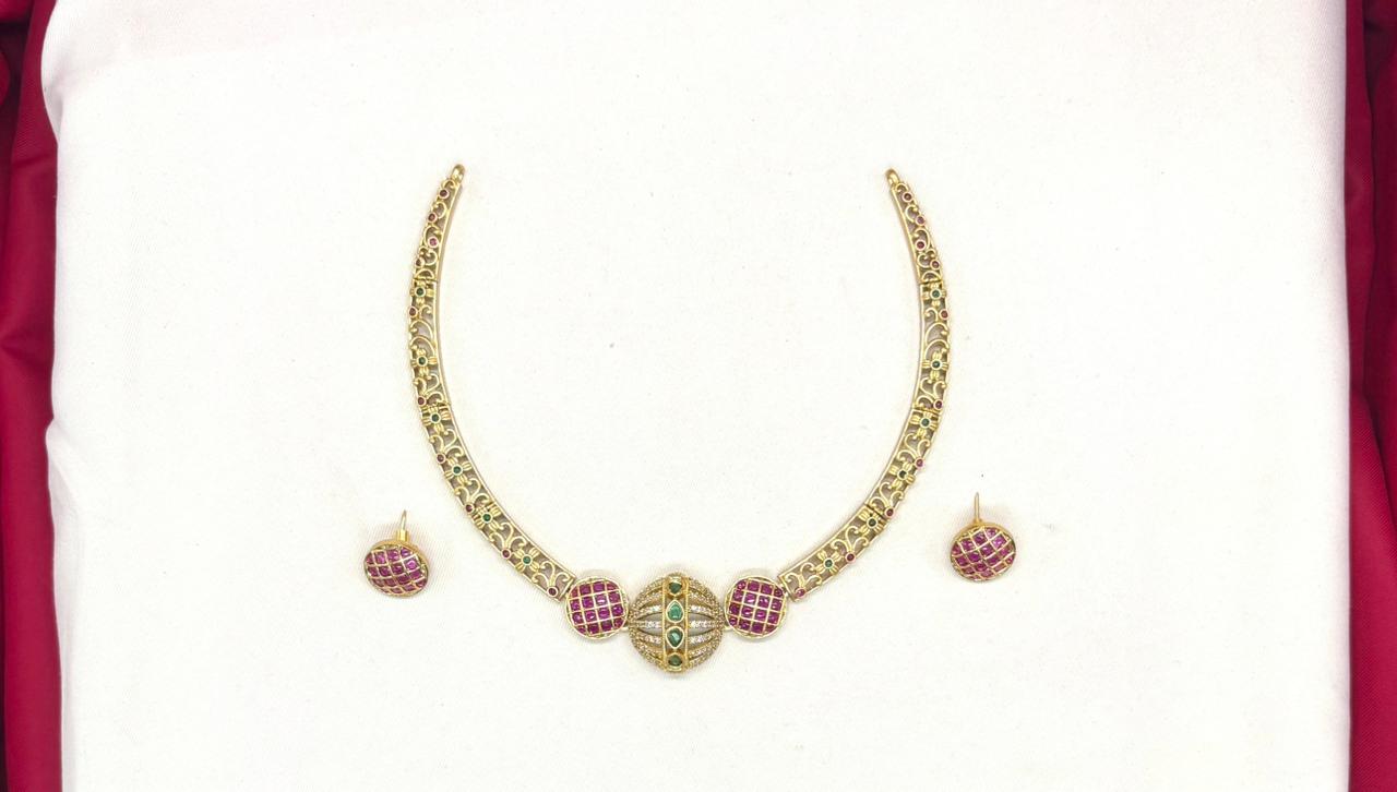 Matte finishing Hasli with Ad stone Choker