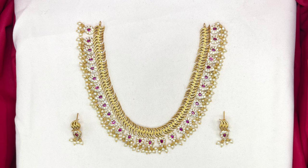 matte finishing pink stones with white pearls Jalebi Short Necklace