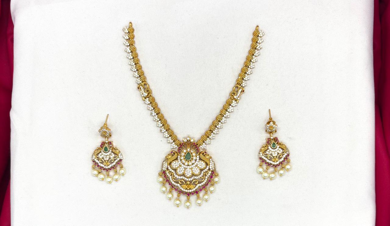 matte finishing AD stones and floral design Short Necklace