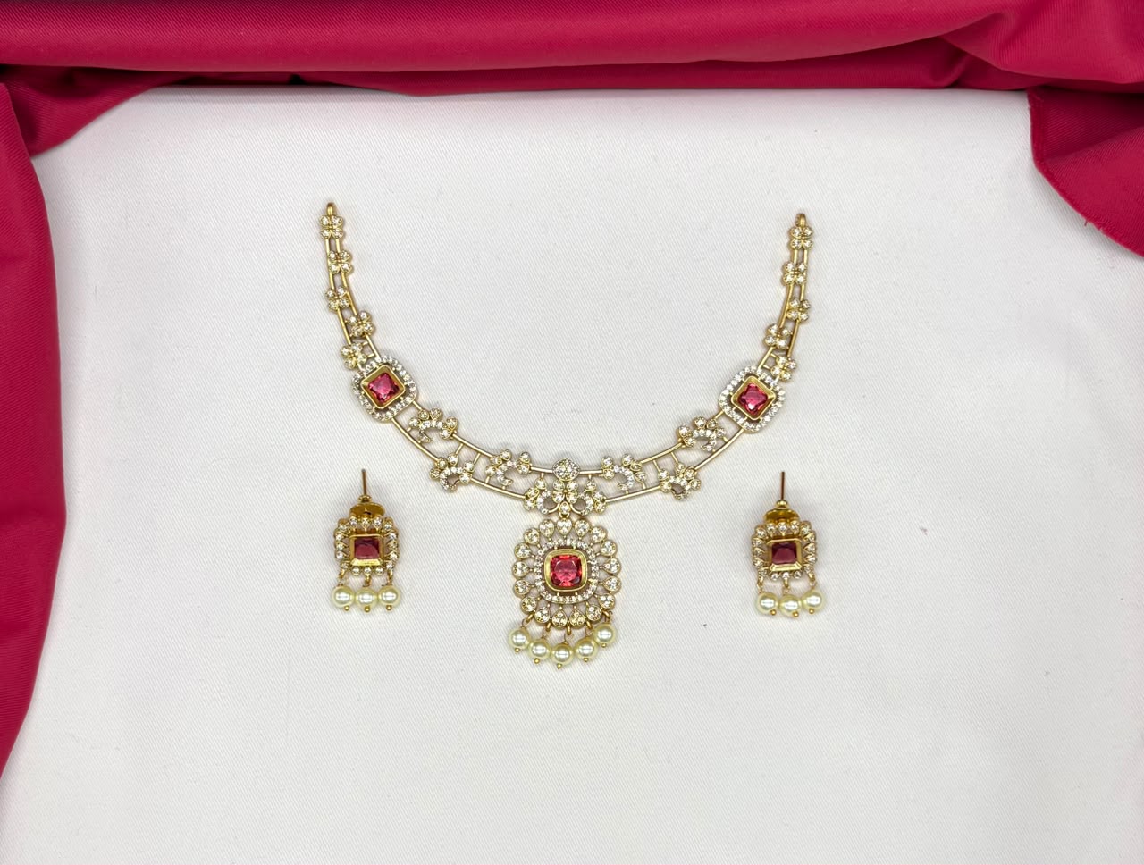Matte finishing Red stones with pearls short Necklace
