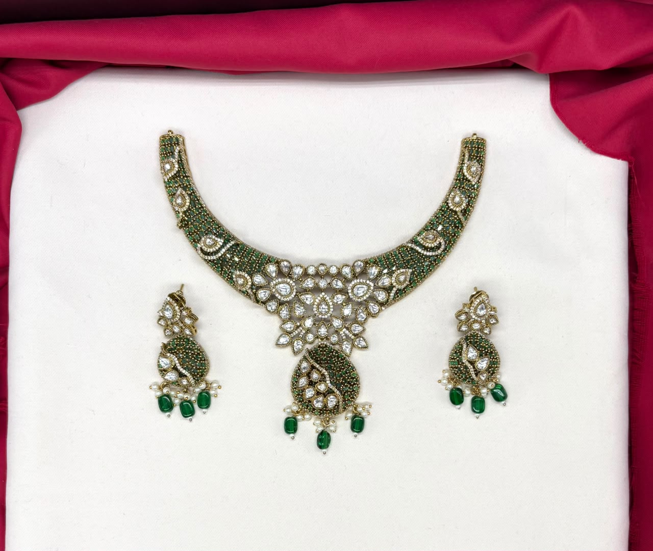 premium features intricate Green bead and prominent kundan stone Necklace