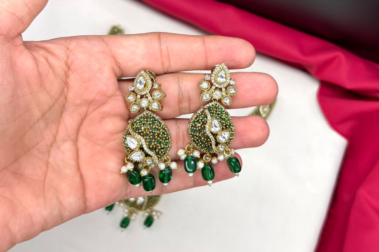 premium features intricate Green bead and prominent kundan stone Necklace