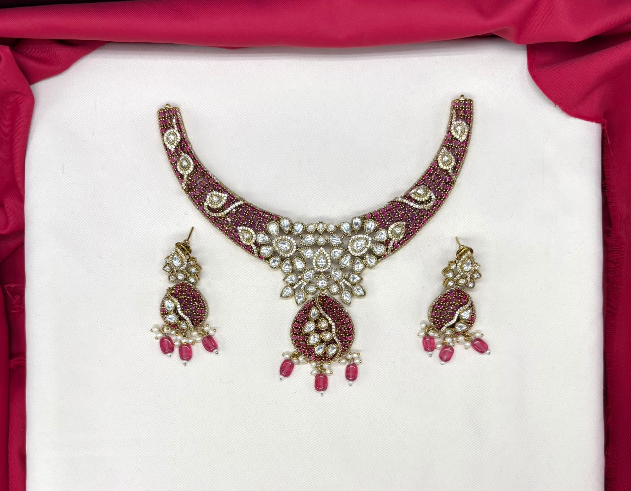 premium features intricate Red beads and prominent kundan stone Necklace