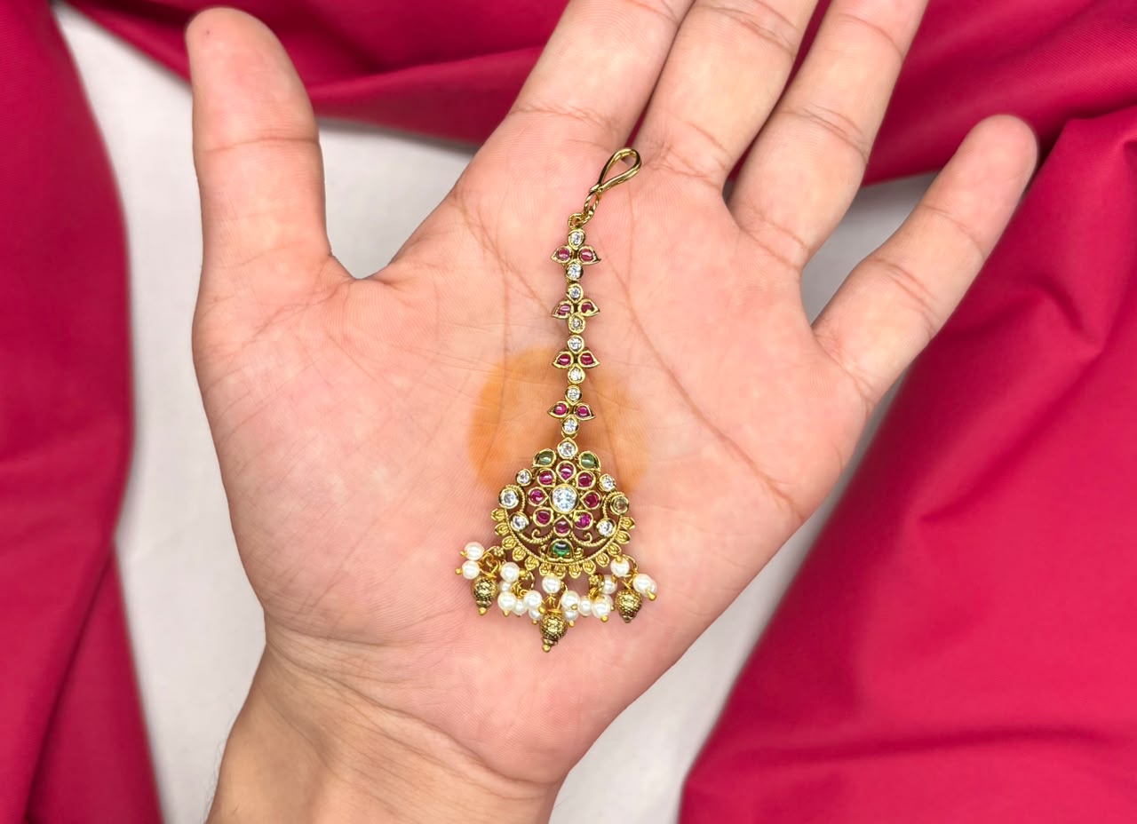 Jadau kundan finishing floral design with golden balls Maang Tikka