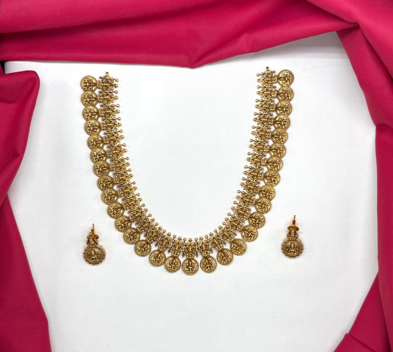 Premium Nakshi finishing kasulu with short Necklace